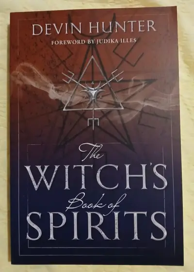 Libro The Witch's Book of Spirits - miniatura 1