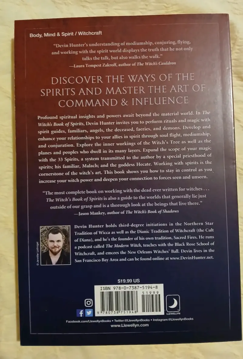 Libro The Witch's Book of Spirits - 2