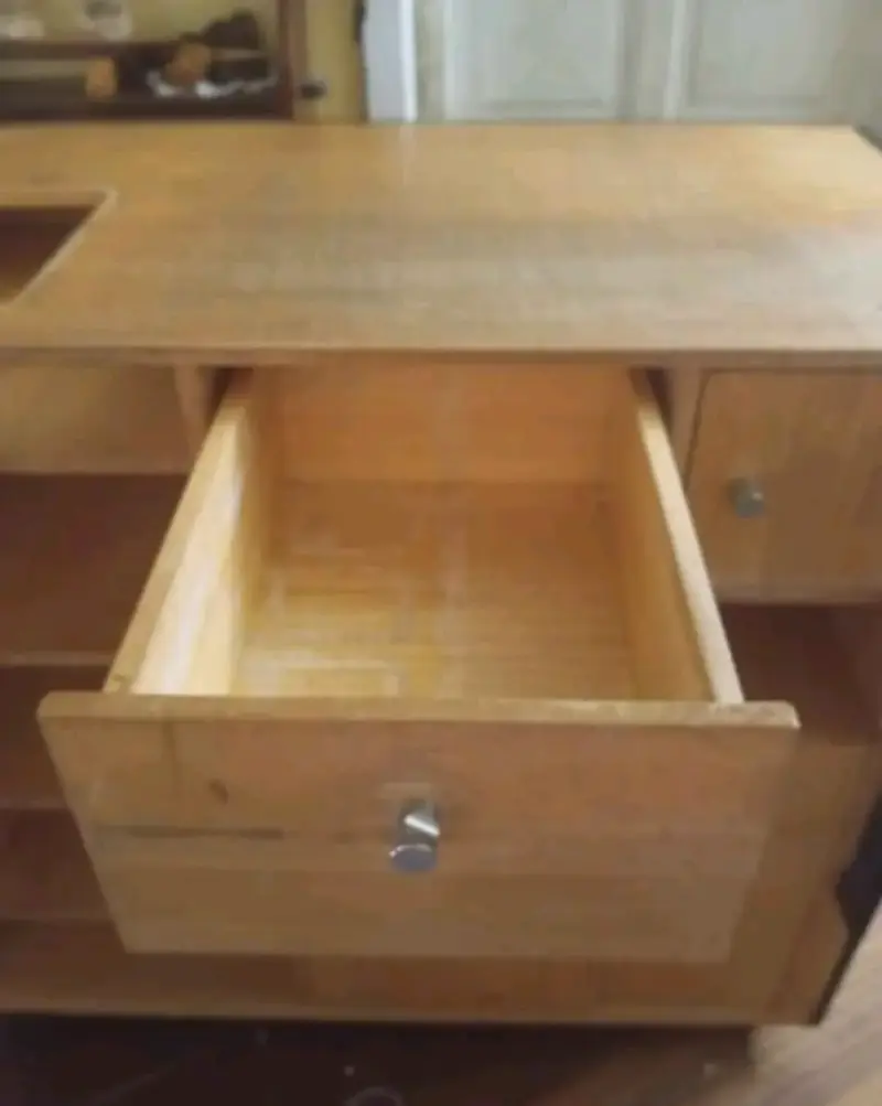 Mostrador madera con marco metálico - 6
