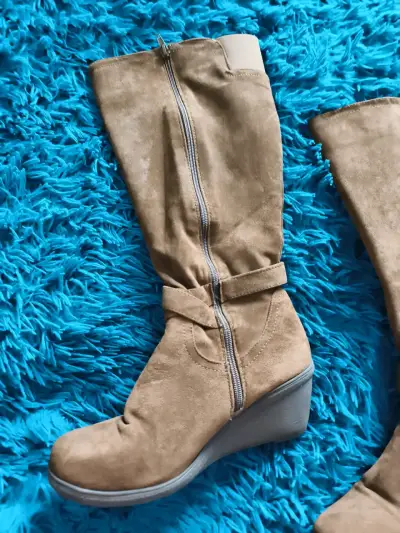 Botas camel con taco cuña - miniatura 2