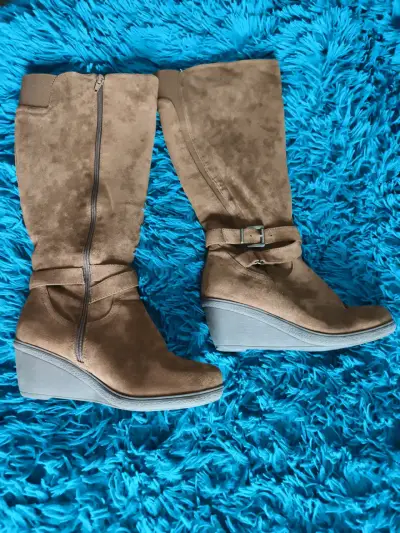Botas camel con taco cuña - miniatura 3