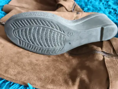 Botas camel con taco cuña - miniatura 5