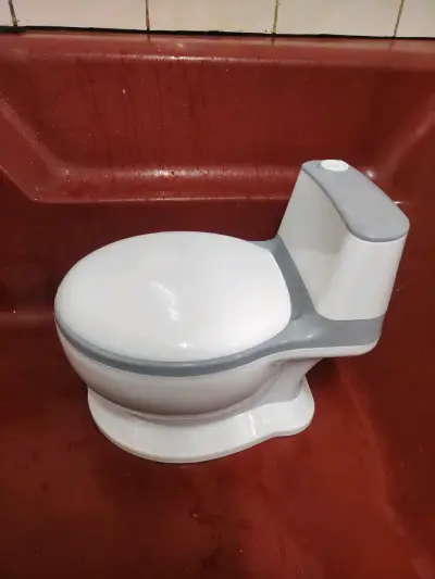 Baño infantil blanco y gris - miniatura 1
