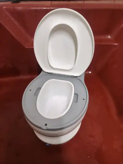 Baño infantil blanco y gris - miniatura 2