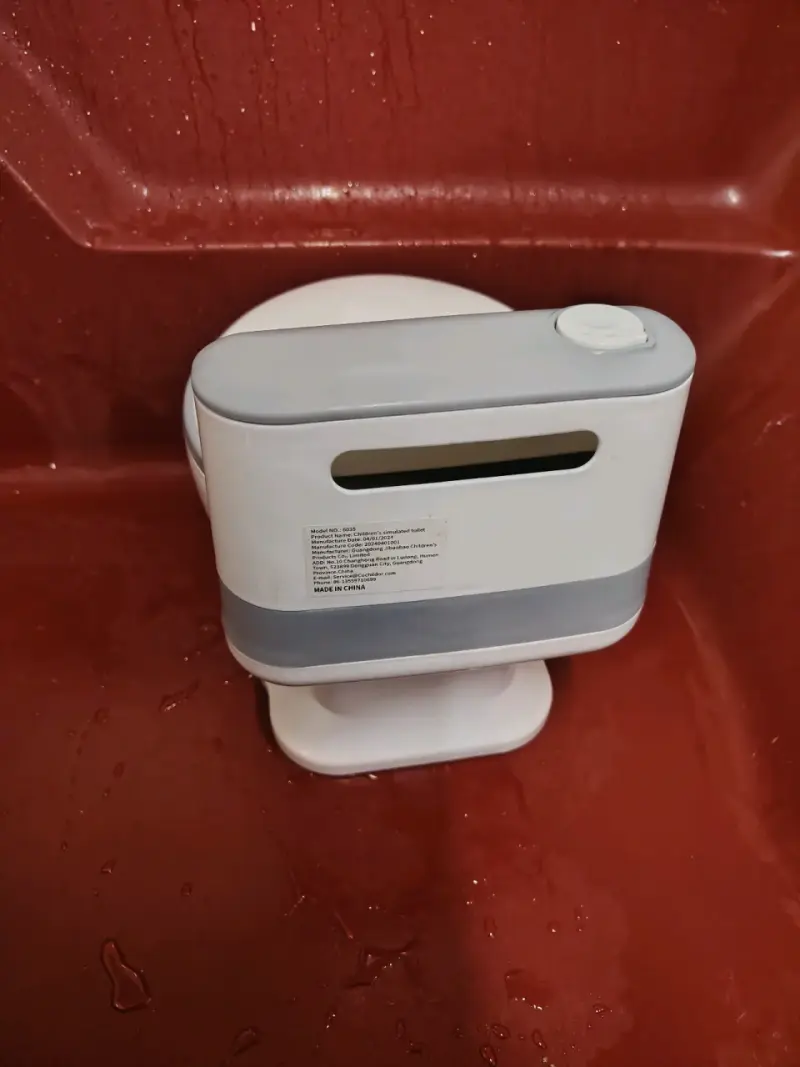 Baño infantil blanco y gris - 3