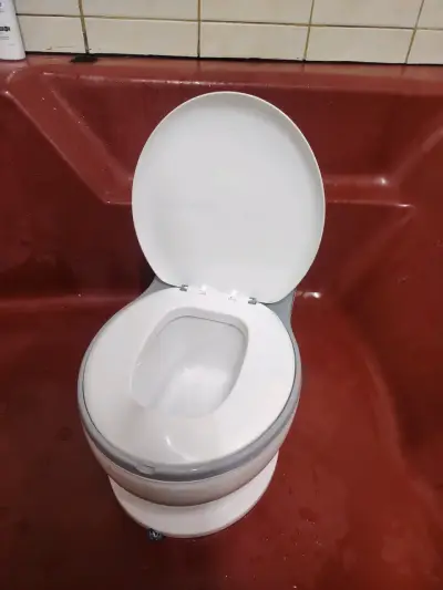 Baño infantil blanco y gris - miniatura 6