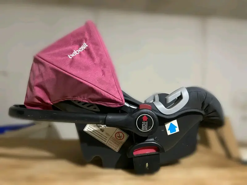 Silla de auto Bebesit gris y rosado - 2