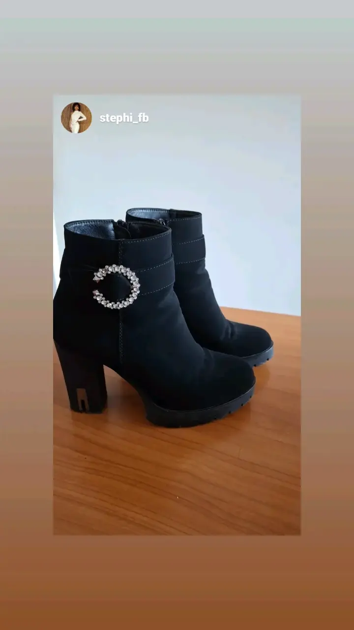 Botines negros con hebilla brillante