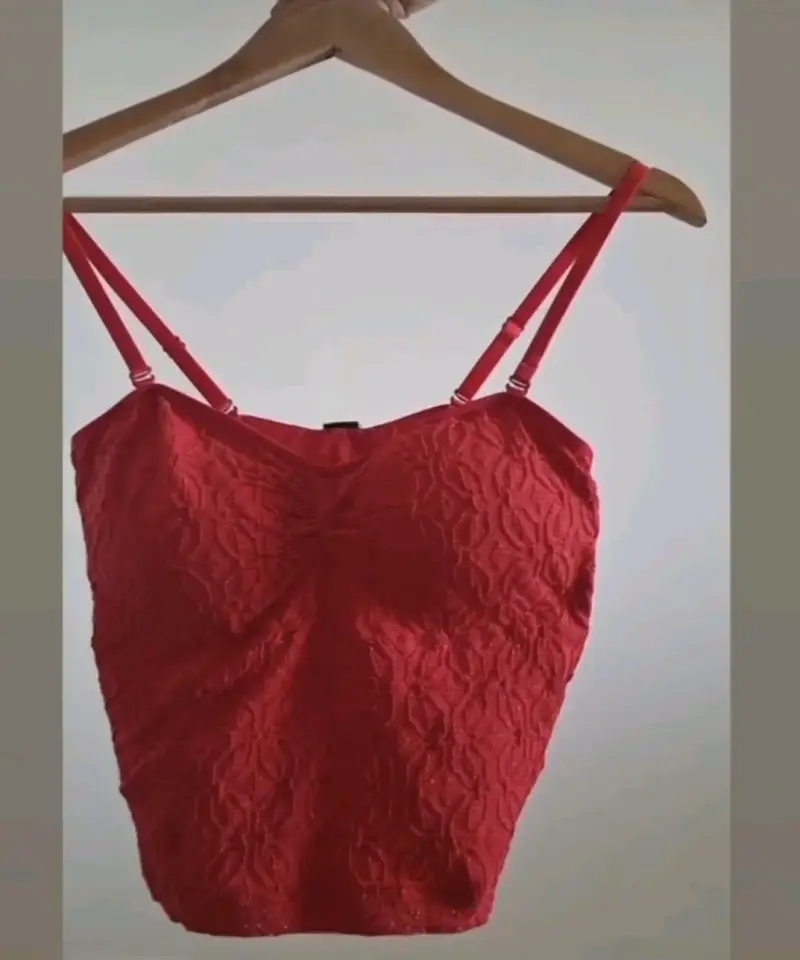 Top encaje rojo con tirantes - 1