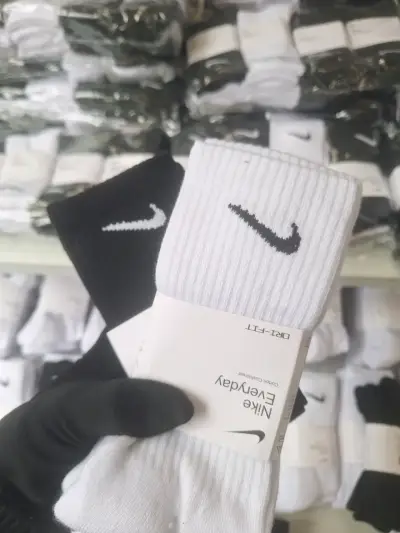 Calcetines deportivos Nike blancos - miniatura 2