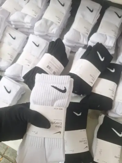 Calcetines deportivos Nike blancos - miniatura 3
