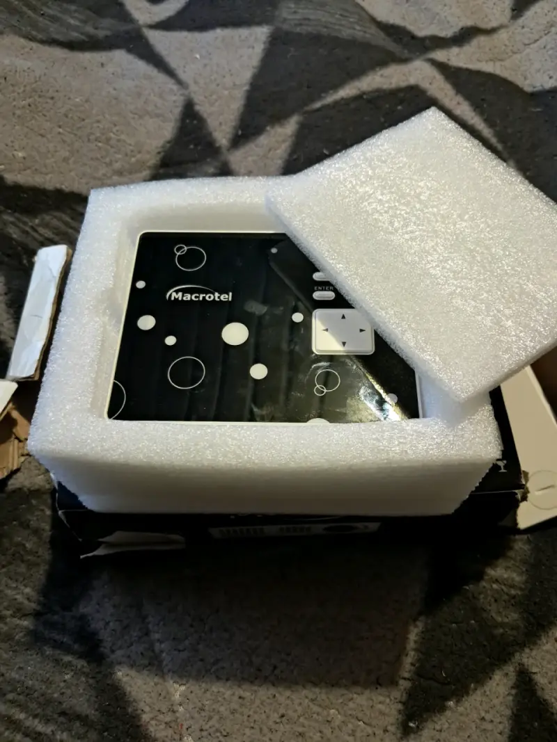 Mini proyector Macrotel con control - 2