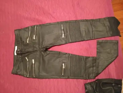 Pantalones de cuero con cremalleras - miniatura 1