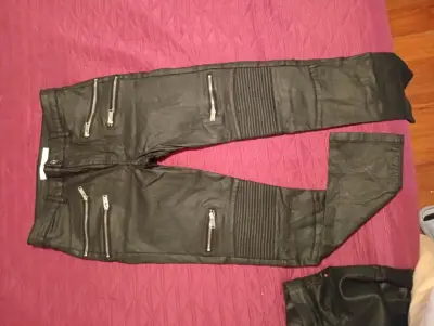 Pantalones de cuero con cremalleras - miniatura 2