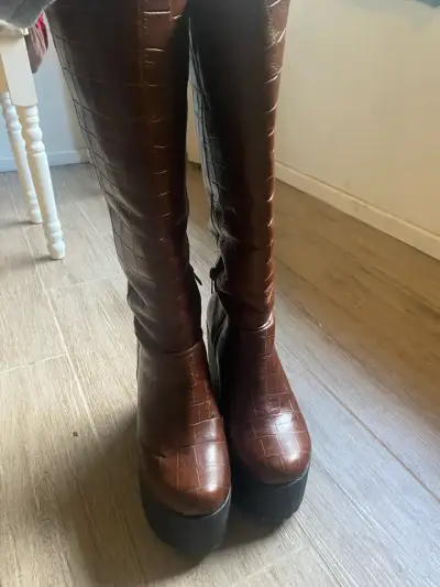 Botas altas café con plataforma - miniatura 1