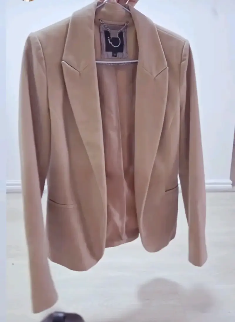 Blazer beige elegante