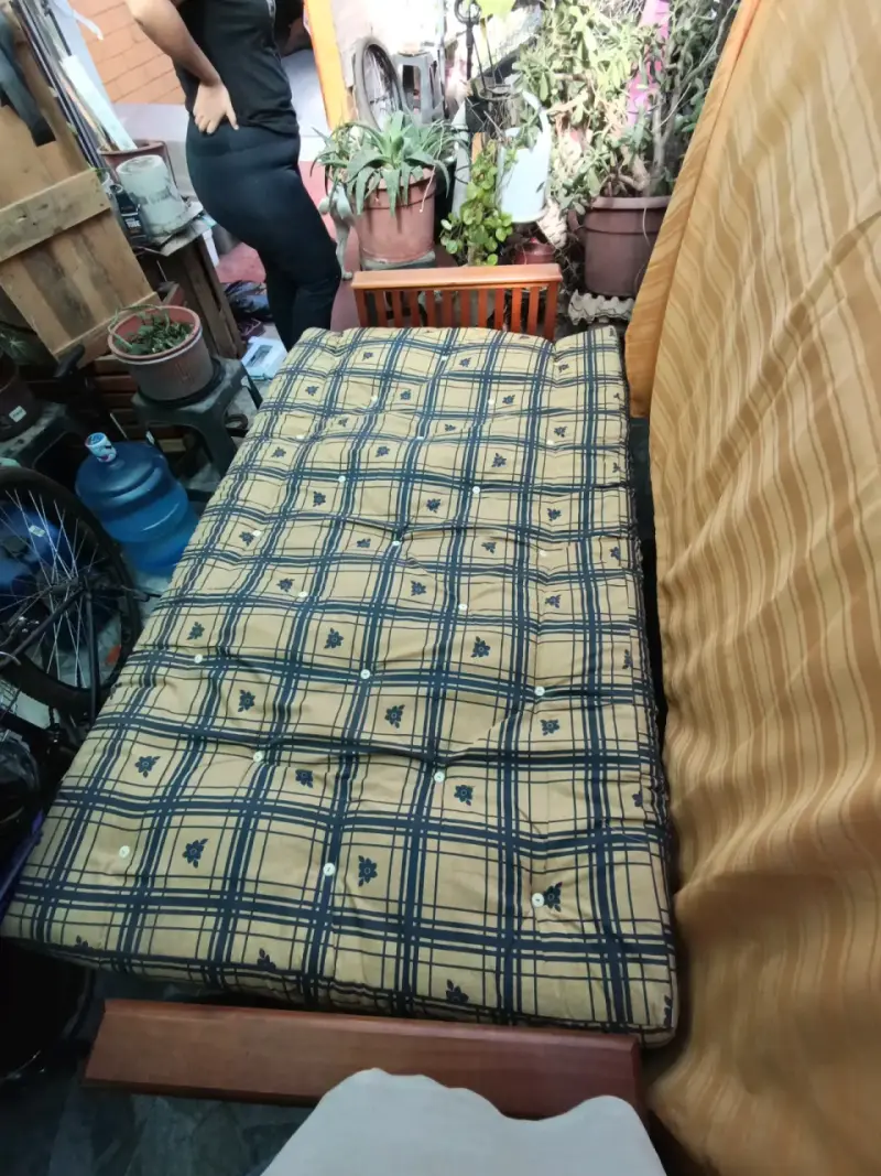 Sofá cama estampado azul y beige - 4