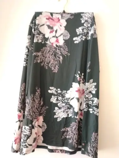 Polera floral negro y rosa - miniatura 3