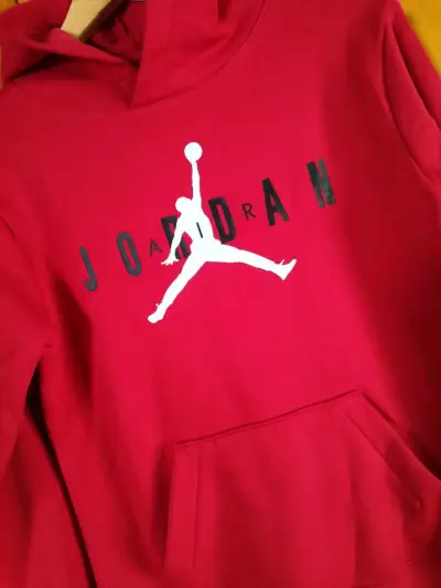 Buzos Jordan negro y rojo - miniatura 3