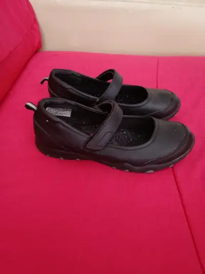 Zapatos escolares negros de niña - miniatura 1