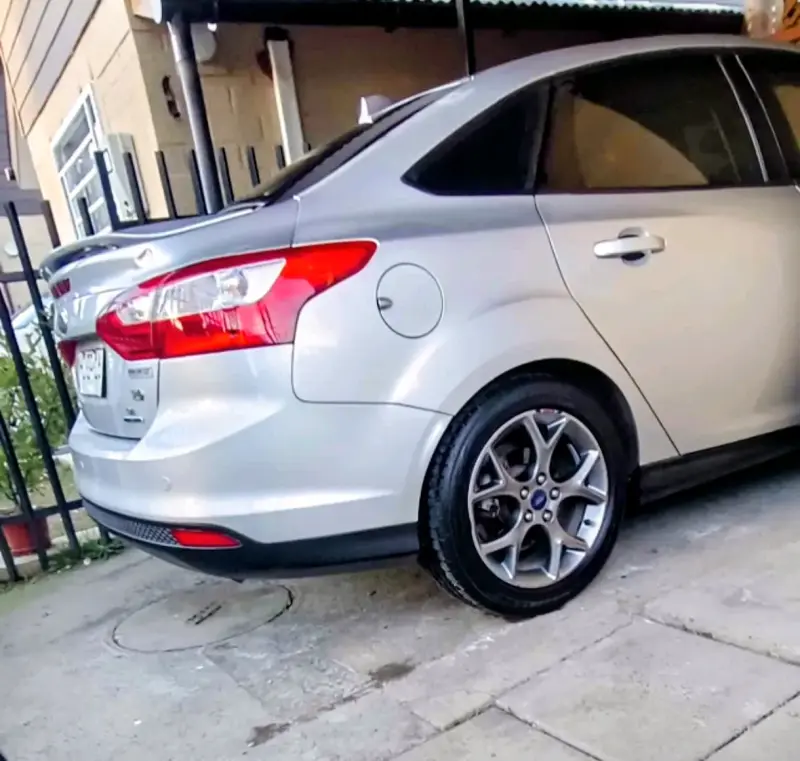 Se permuta Focus - 4