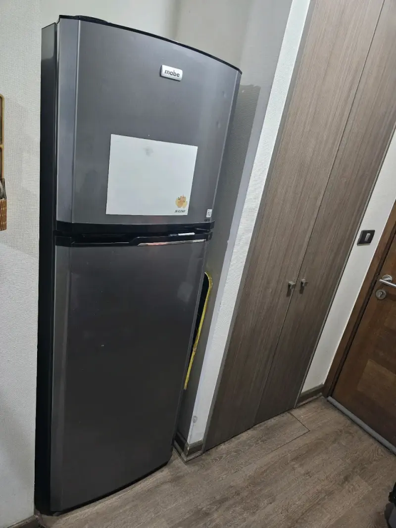 Refrigerador compacto usado - 4