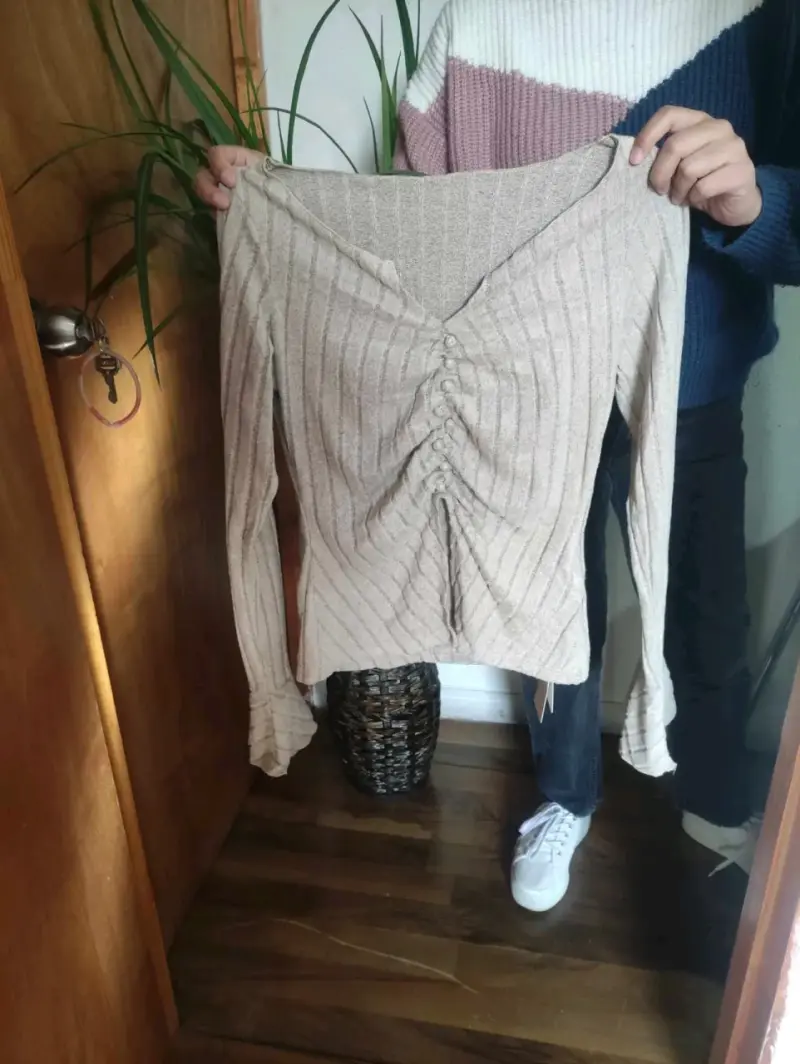 Fardo de prendas nuevas y usadas como nuevas - 3