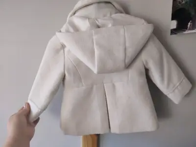 Abrigo blanco de niño - miniatura 1