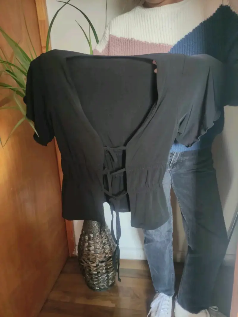 Fardo de prendas nuevas y usadas como nuevas - 4