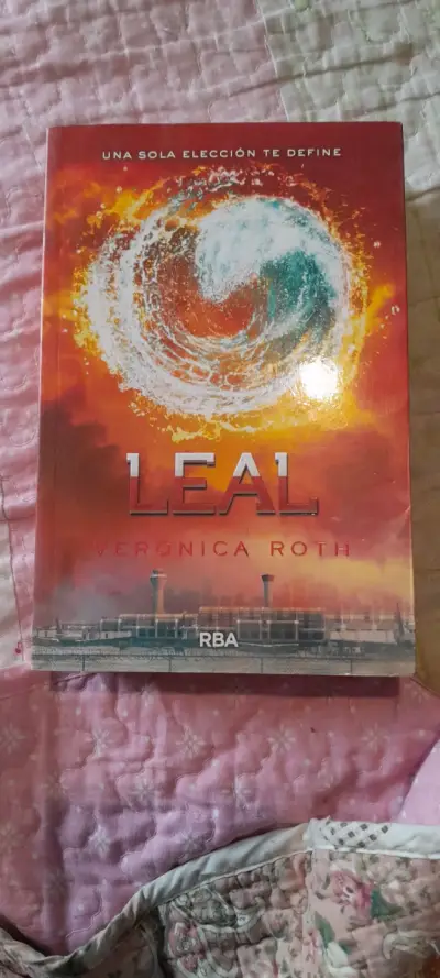Libro 'Leal' de Veronica Roth - miniatura 1
