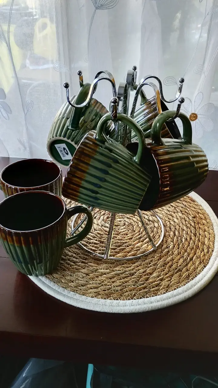 Set de tazas verdes con soporte - 1