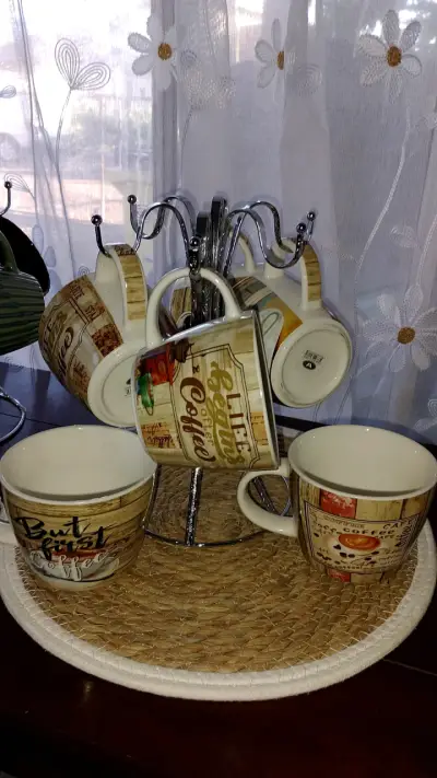 Set de tazas verdes con soporte - miniatura 4