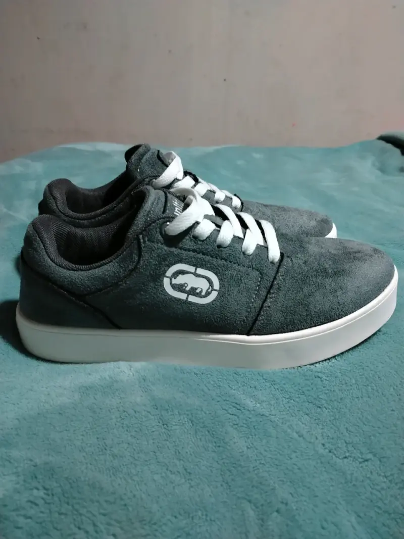 Zapatillas grises de gamuza Ecko - 1