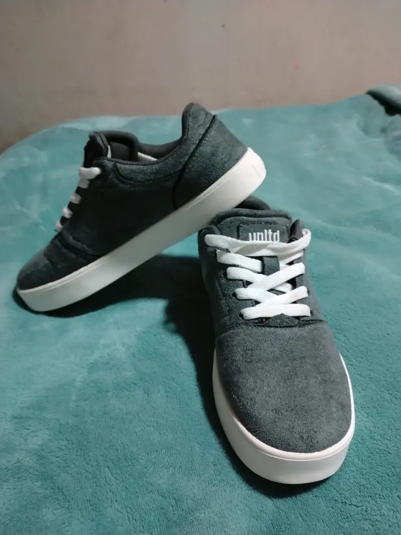 Zapatillas grises de gamuza Ecko - 2