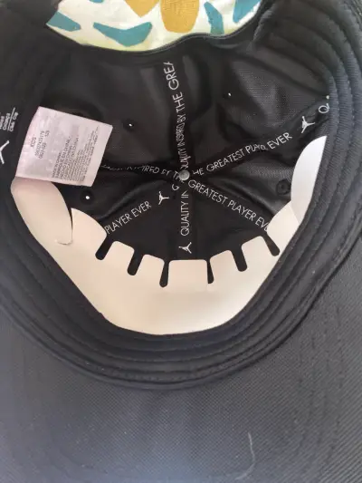 Gorra negra Jordan para niños - miniatura 3