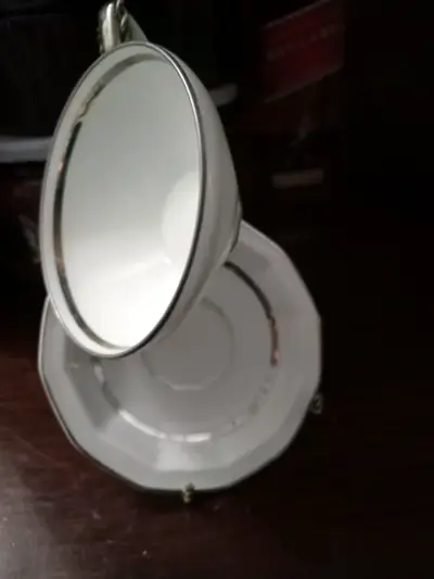 Taza de porcelana blanca con plato - miniatura 1