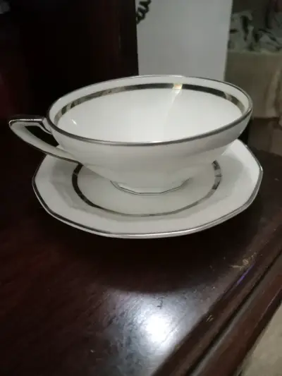 Taza de porcelana blanca con plato - miniatura 2