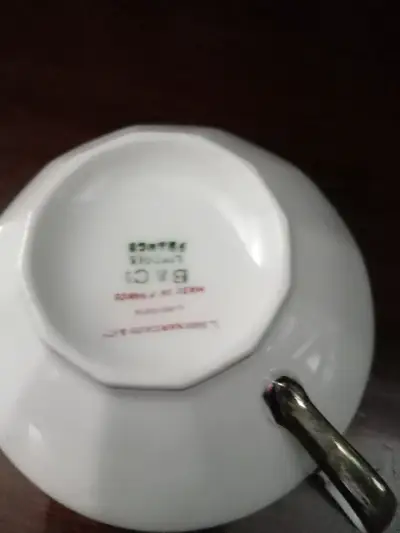 Taza de porcelana blanca con plato - miniatura 3