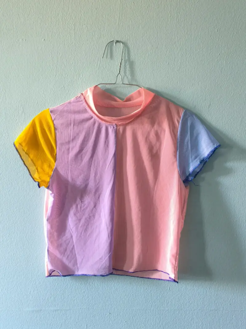 Polera de colores pasteles