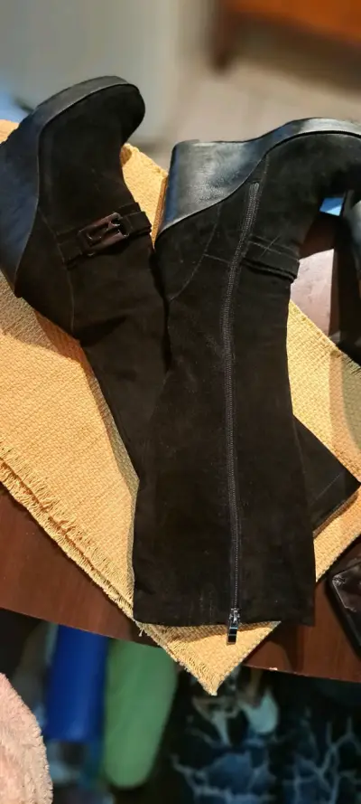 Botas negras de cuero y tela - miniatura 1