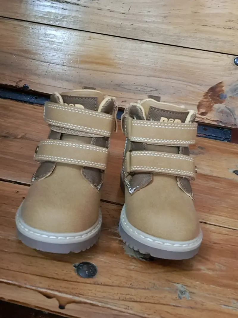 Botines color café para niño - 1