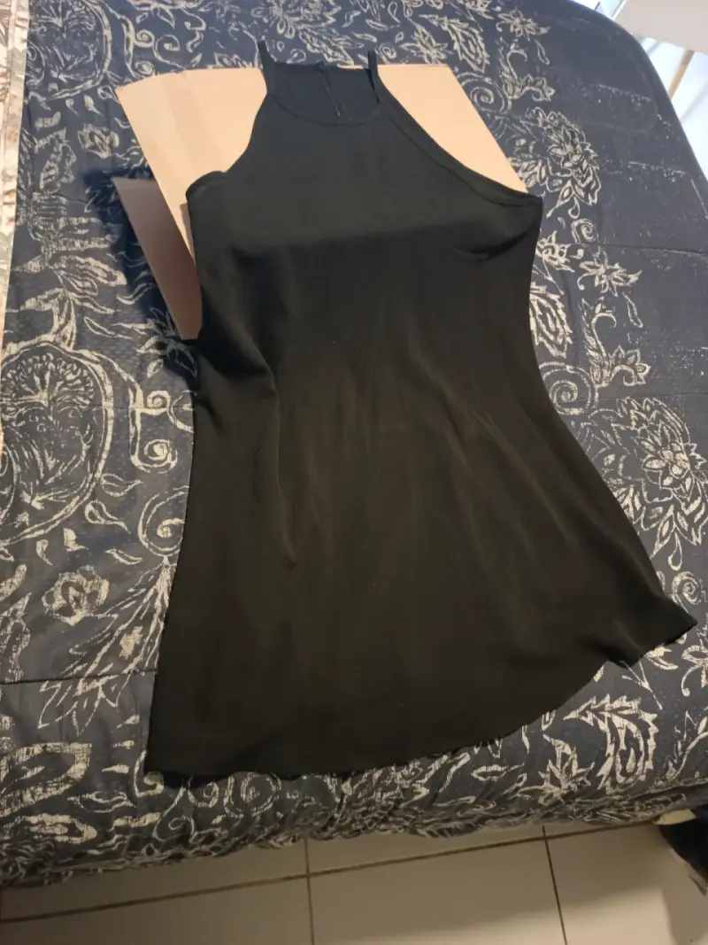 Vestido negro sin mangas - 1
