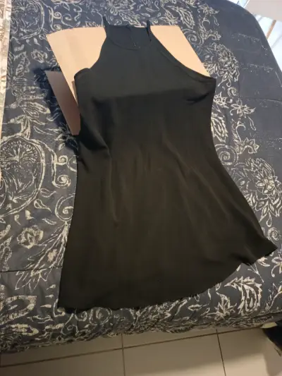 Vestido negro sin mangas - miniatura 1