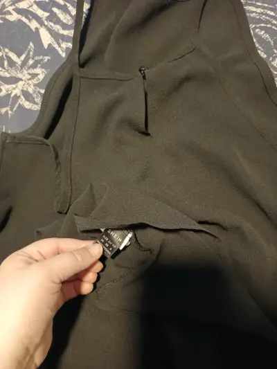 Vestido negro sin mangas - miniatura 2
