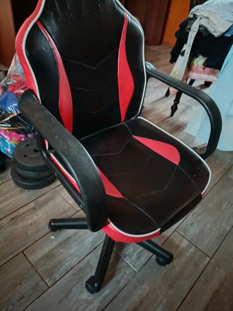 Silla gamer negra y roja - 1