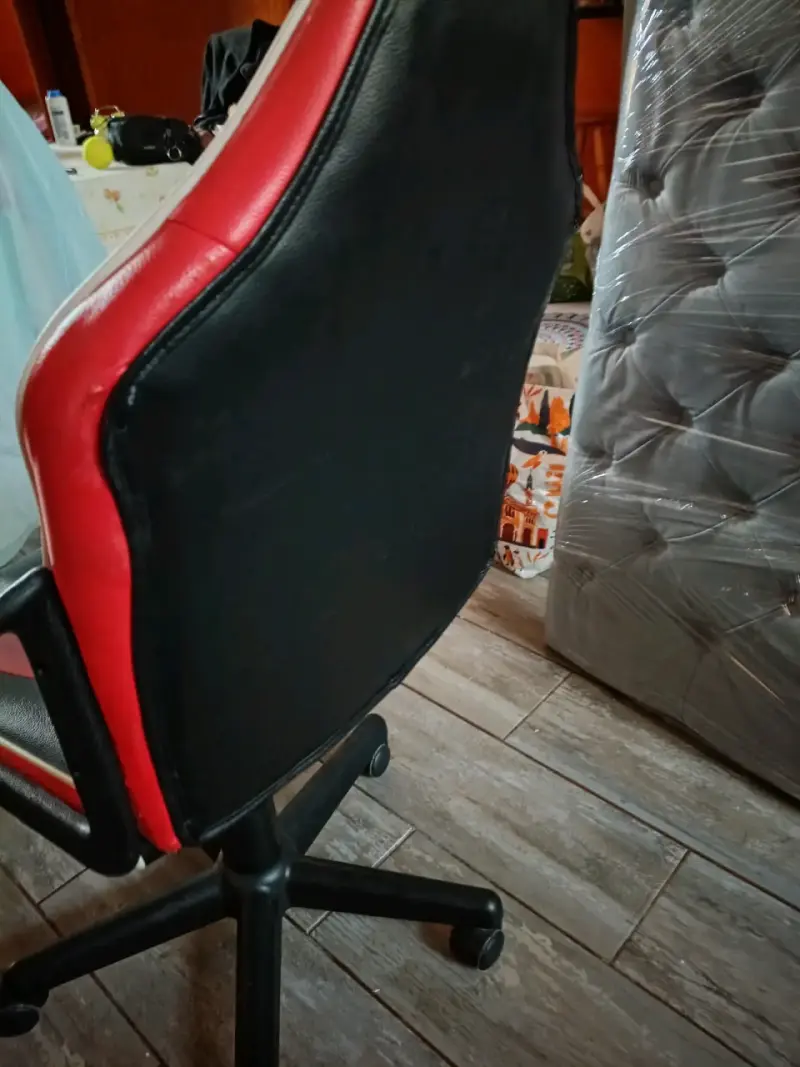Silla gamer negra y roja - 2