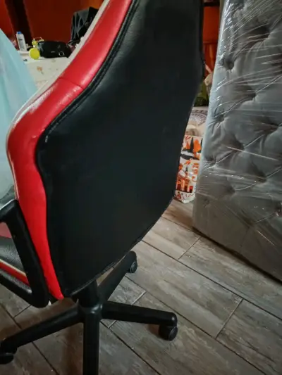 Silla gamer negra y roja - miniatura 2