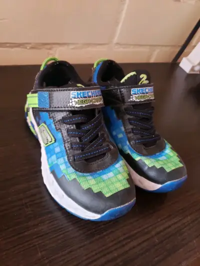 Zapatillas infantiles Skechers coloridas - miniatura 1
