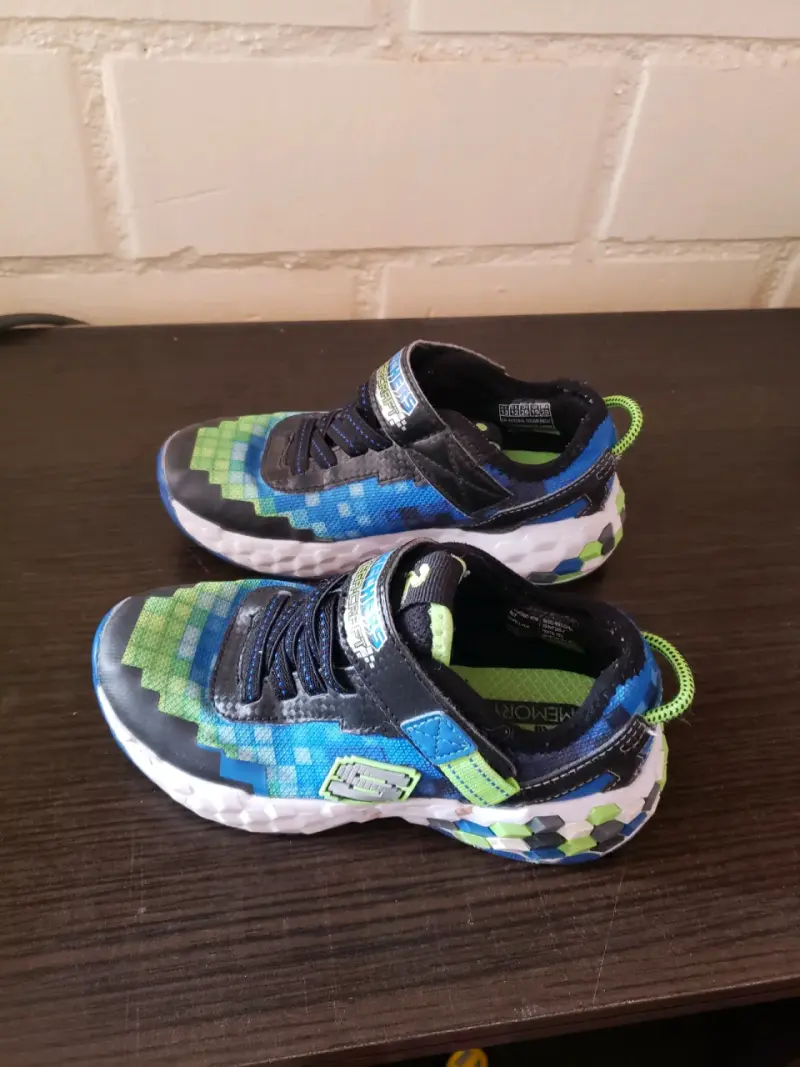Zapatillas infantiles Skechers coloridas - 2