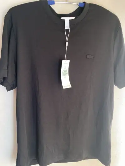 Polera negra Lacoste con etiqueta - miniatura 1